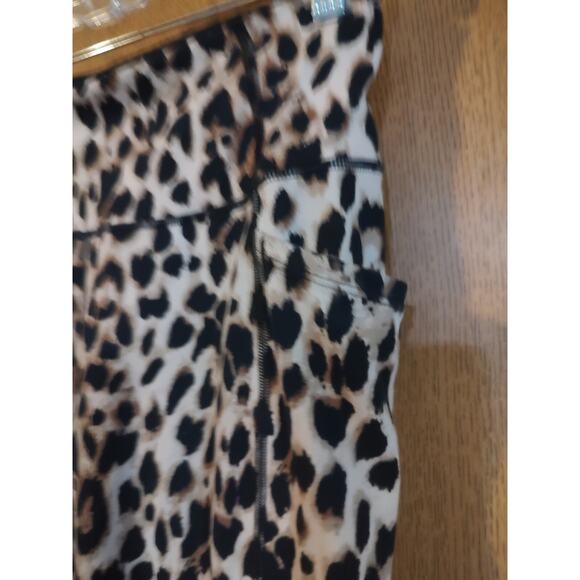 Victoria Secret Womens Leggings Cheetah Leopard Print Cropped Pocket Yoga Small - Picture 3 of 8